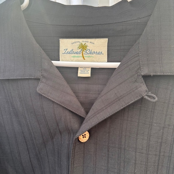 Men's Tommy Bahama button down Black Shirt - Picture 2 of 3